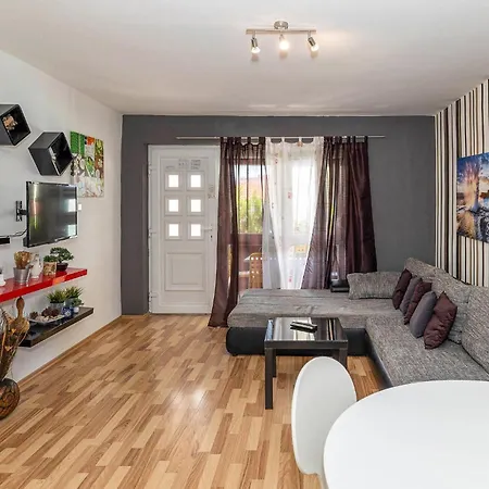 Apartament 2 Bedroom Stunning In *