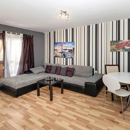 2 Bedroom Stunning In Apartament