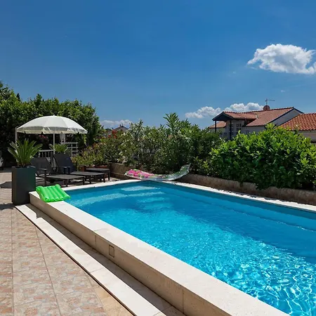 2 Bedroom Stunning In Apartament