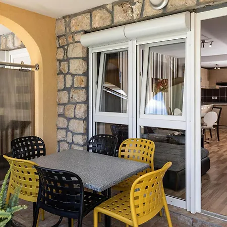 2 Bedroom Stunning In Dramalj