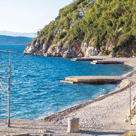 2 Bedroom Stunning In Apartament